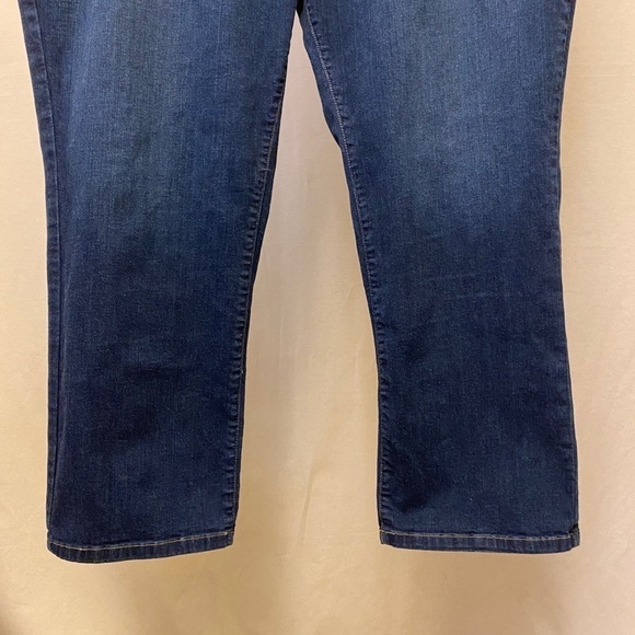 L.L. Bean Jeans, Women’s Classic Fit, Stretch, Size 26W, whiskered Straight Leg - Picture 5 of 10